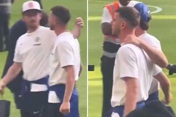 Fans say 'it's over' as Chilwell consoles Mount who takes in empty ground